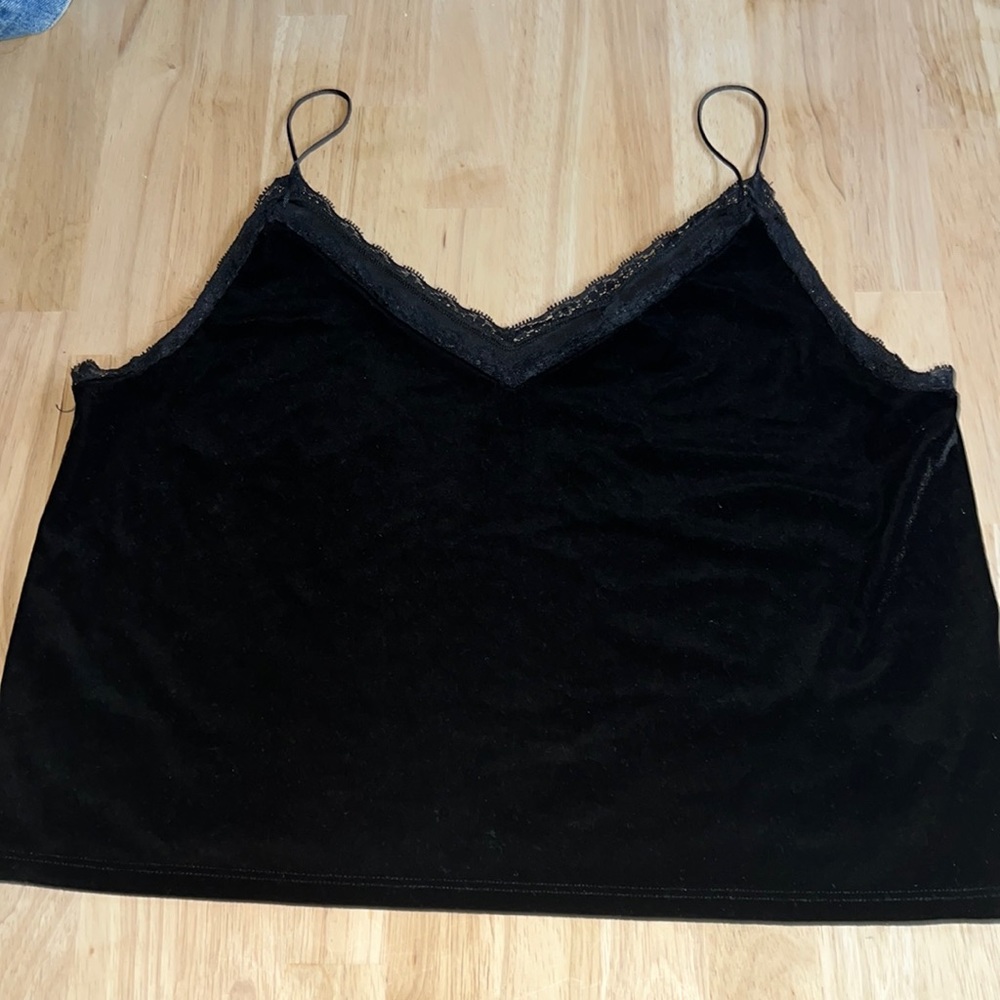 Black velvet cropped tank - Size: M